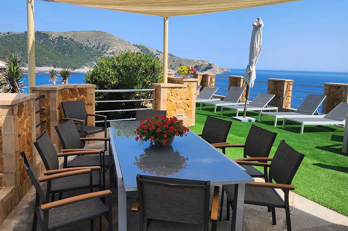 Luxus Villa in erster Meereslinie in Cala LLiteres